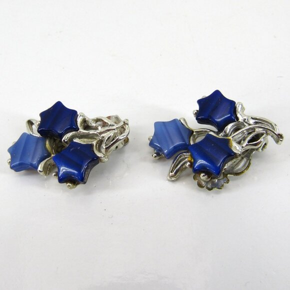 Vintage Thermoset Blue Lucite Flowers Silver Tone Clip-On Earrings - Picture 2 of 6